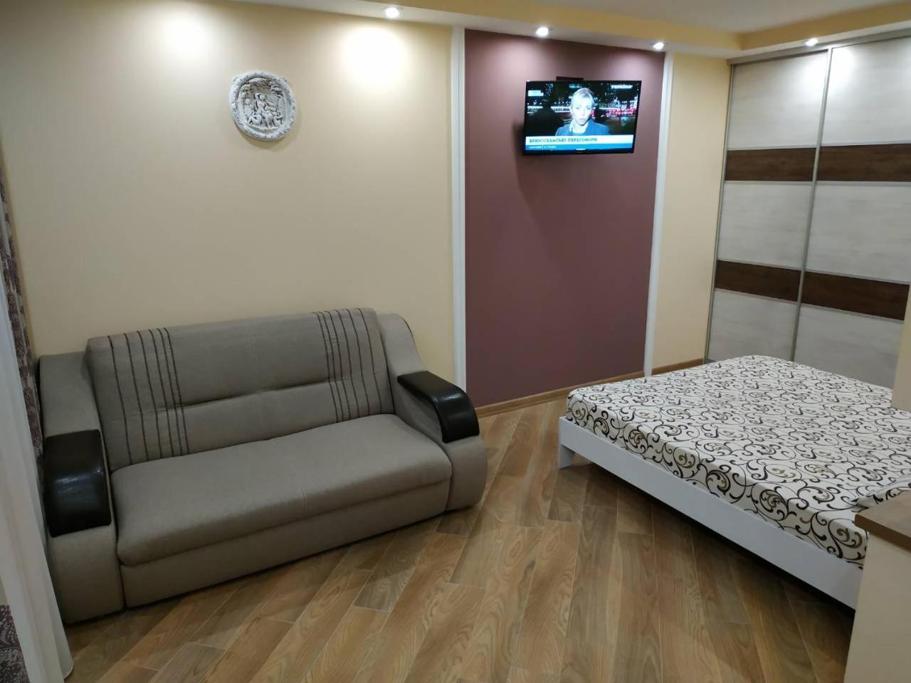 Apartments In The Center Maidan Rivne Exterior photo
